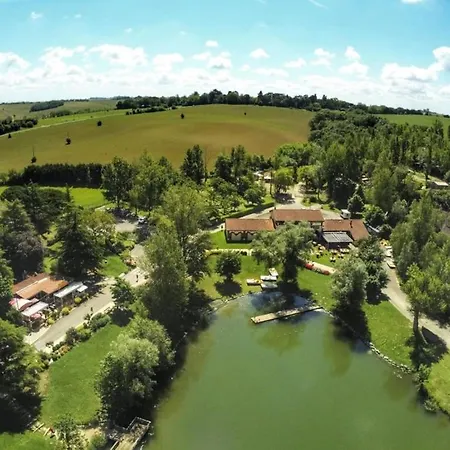 Zecamping 3 Dog Friendly Avec Piscine Au Bord Du De La Thesauque Nailloux