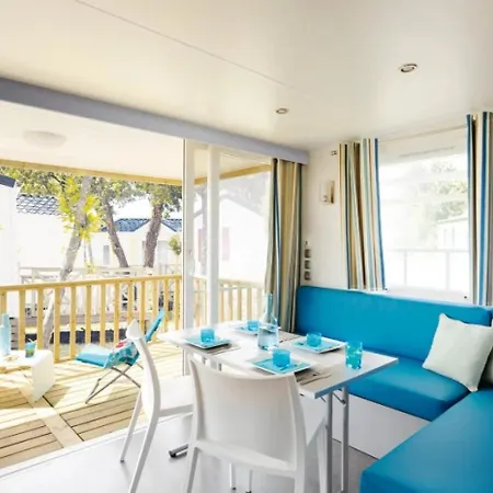 Zecamping 3 Dog Friendly Avec Piscine Au Bord Du De La Thesauque *