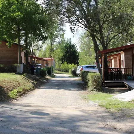 Шале Zecamping 3 Dog Friendly Avec Piscine Au Bord Du De La Thesauque