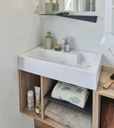 Шале Zecamping 3 Dog Friendly Avec Piscine Au Bord Du De La Thesauque