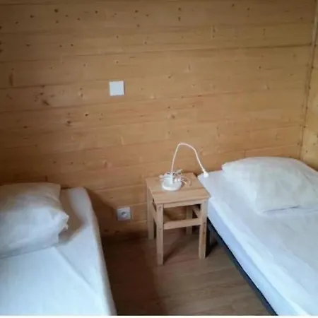 Zecamping 3 Dog Friendly Avec Piscine Au Bord Du Lac De La Thesauque Alpesi faház Nailloux