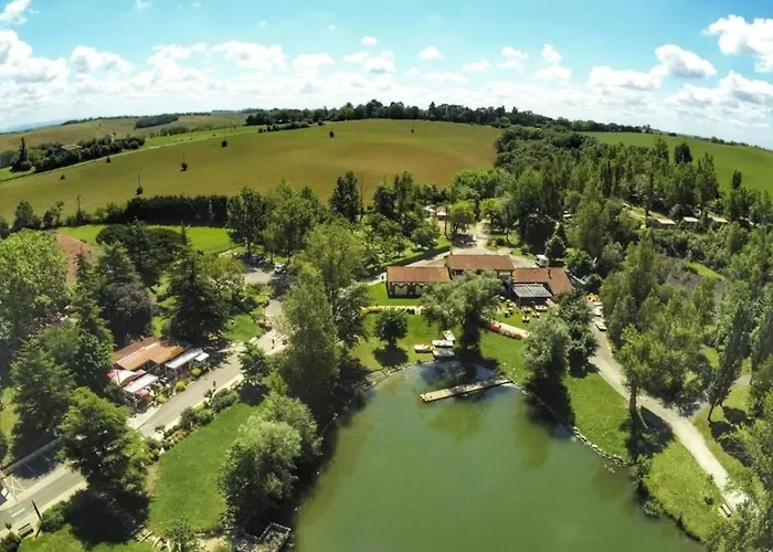 Zecamping 3 Dog Friendly Avec Piscine Au Bord Du Lac De La Thesauque Nailloux