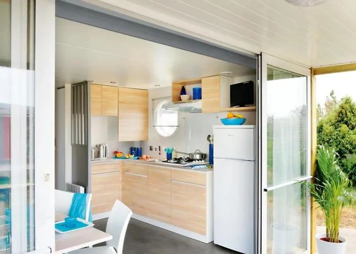 Alpesi faház Zecamping 3 Dog Friendly Avec Piscine Au Bord Du Lac De La Thesauque