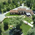 Zecamping 3 Dog Friendly Avec Piscine Au Bord Du De La Thesauque Dağ evi Nailloux