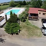 Zecamping 3 Dog Friendly Avec Piscine Au Bord Du De La Thesauque Dağ evi Nailloux