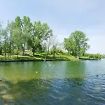 Zecamping 3 Dog Friendly Avec Piscine Au Bord Du De La Thesauque Dağ evi *