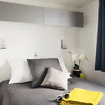 Zecamping 3 Dog Friendly Avec Piscine Au Bord Du De La Thesauque