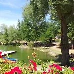 Zecamping 3 Dog Friendly Avec Piscine Au Bord Du De La Thesauque Dağ evi Nailloux