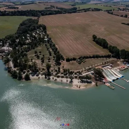 Zecamping 3 Etoiles Dog Friendly Avec Piscine Au Bord Du De La Thesauque * Nailloux