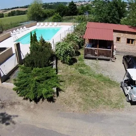 Zecamping 3 Etoiles Dog Friendly Avec Piscine Au Bord Du De La Thesauque シャレー Nailloux