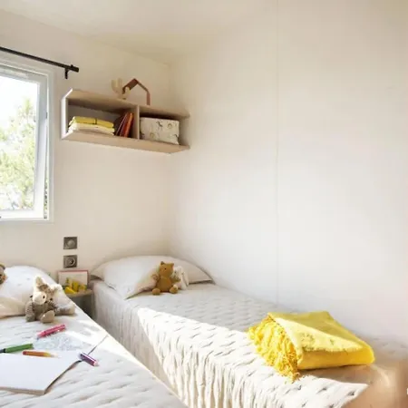 Zecamping 3 Etoiles Dog Friendly Avec Piscine Au Bord Du De La Thesauque シャレー Nailloux