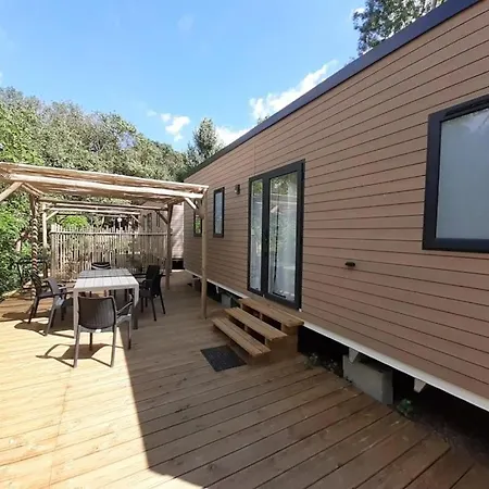 Zecamping 3 Etoiles Dog Friendly Avec Piscine Au Bord Du De La Thesauque *