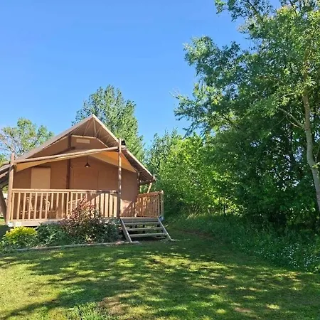 Zecamping 3 Etoiles Dog Friendly Avec Piscine Au Bord Du De La Thesauque * Nailloux